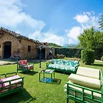 Large Group Retreat With Pool Amandola
