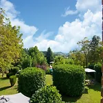 Large Group Retreat With Pool *