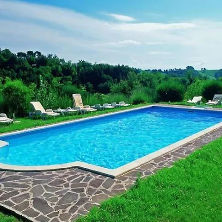 Casa de Férias Large Group Retreat With Pool Amandola
