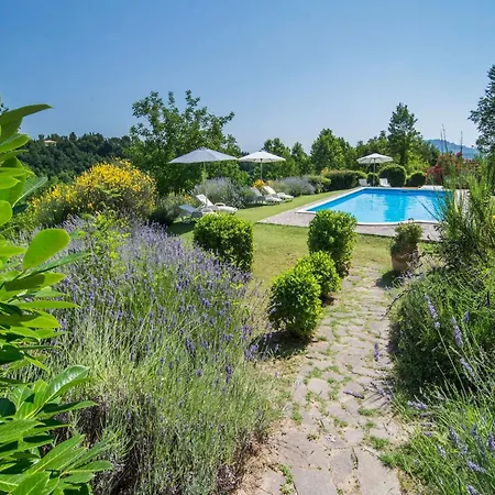 Large Group Retreat With Pool Amandola