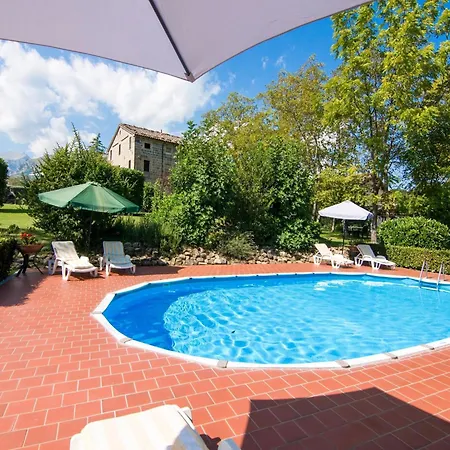 Dom wakacyjny Large Group Retreat With Pool