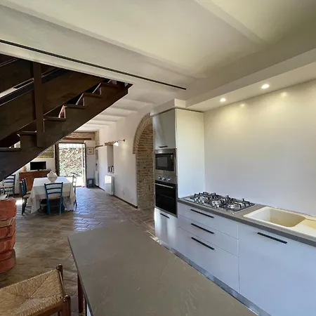 Large Group Retreat With Pool Amandola